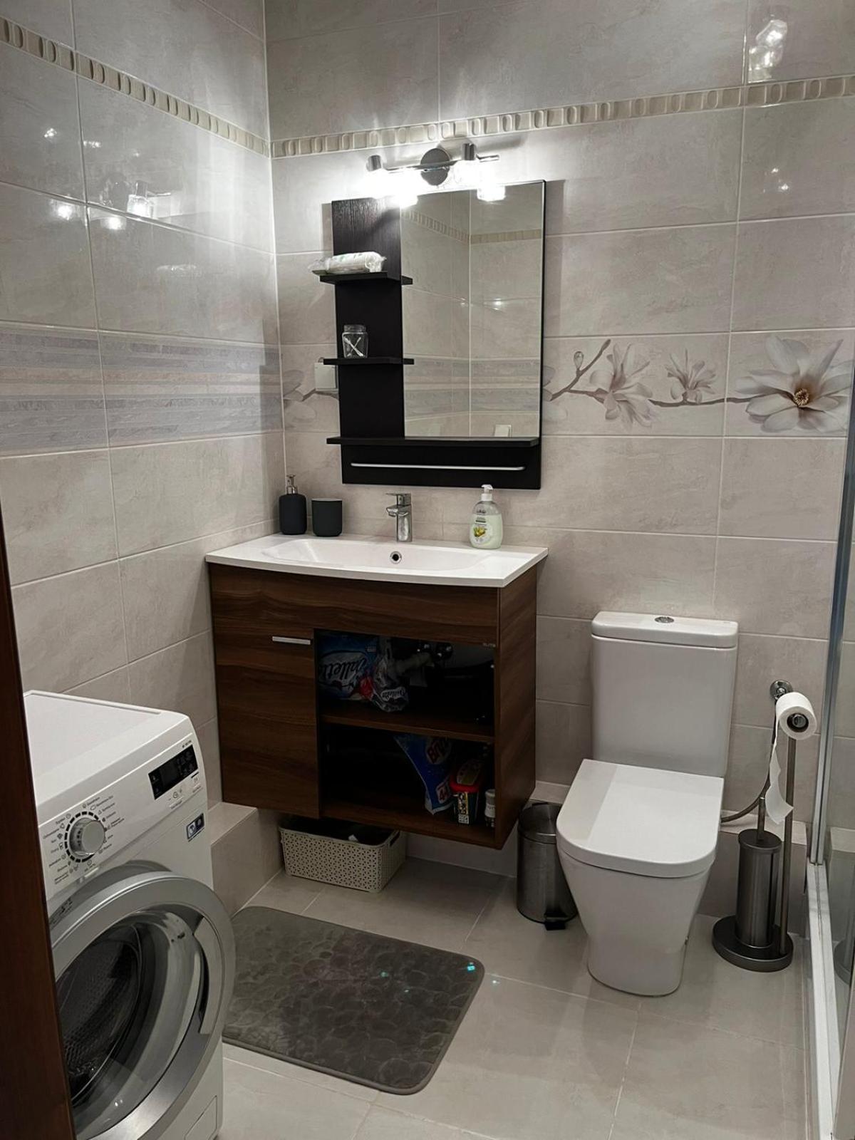 Cozy Corner: Apartment With Wifi And Private Balcony Wroclaw Exterior photo
